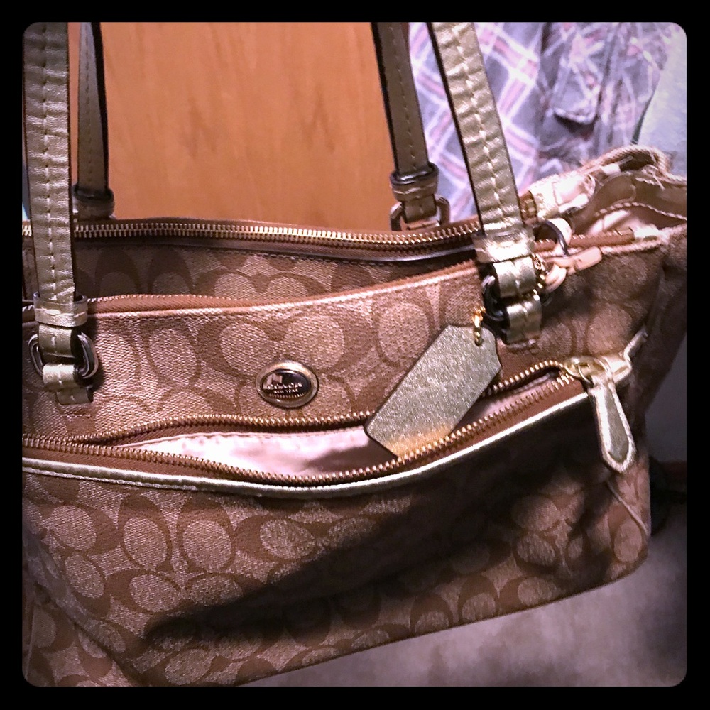 COACH : AUTHENTIC : LIKE NEW ; BARELY USED